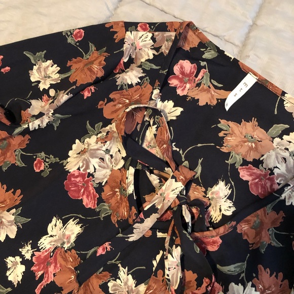 Flower Blouse With Bell Sleeves - Picture 2 of 7